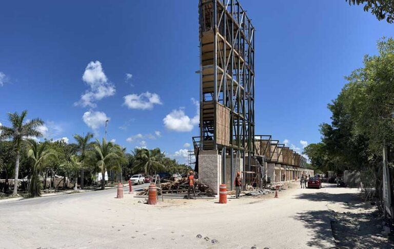 Camino a Boca Paila Tulum Mexico 768x485