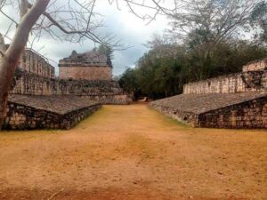 Ek Balam runas mayas guia de tulum mexico 300x225