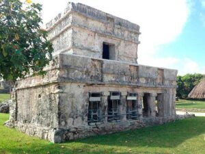 Piramides de Tulum guia de tulum mexico 300x225