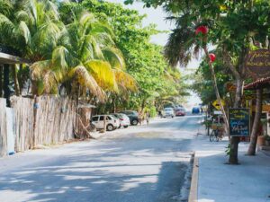 Playa Papaya destinos en tulum guia de tulum mexico 300x225