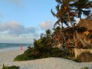 Playa Papaya visita las playas de tulum guia de tulum mexico 300x225