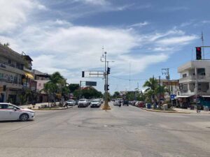 interseccion avenida satelite y av tulum 13 300x225