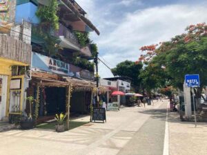 interseccion avenida satelite y av tulum 3 300x225